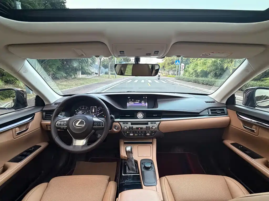 Lexus ES — миниатюра 8