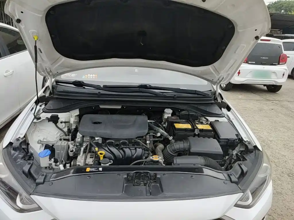 Hyundai Elantra — миниатюра 20