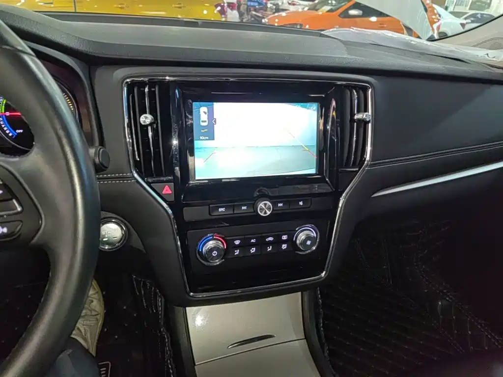 Roewe i6 New Energy — миниатюра 13