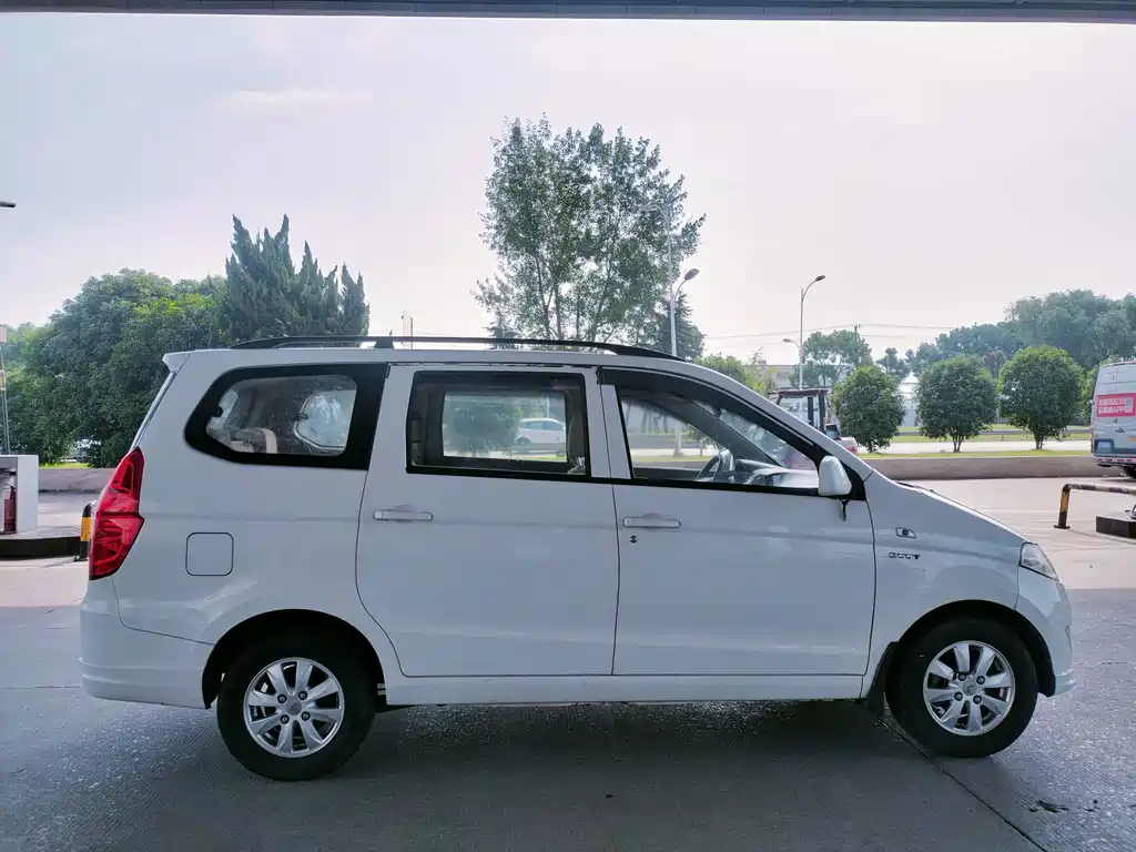 Wuling Hongguang — миниатюра 4