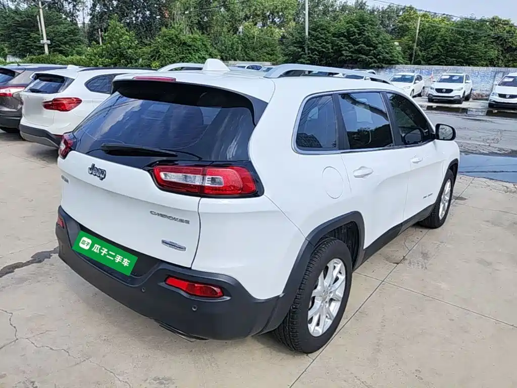 Jeep Cherokee — миниатюра 7