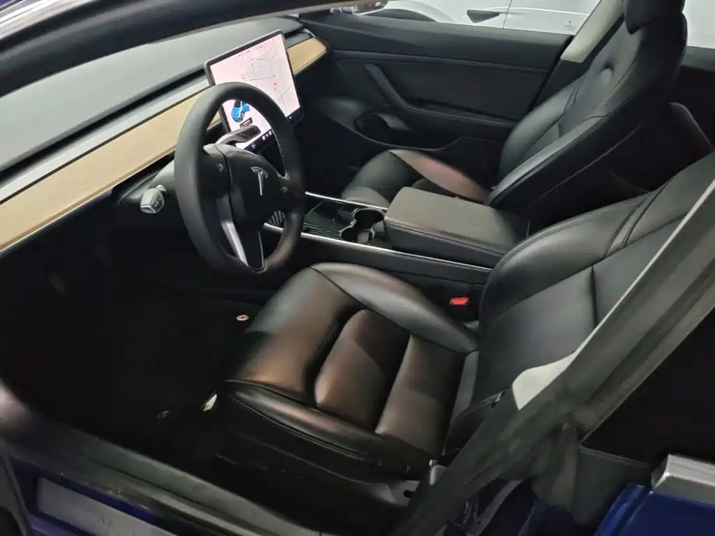 Tesla Model 3 — миниатюра 15