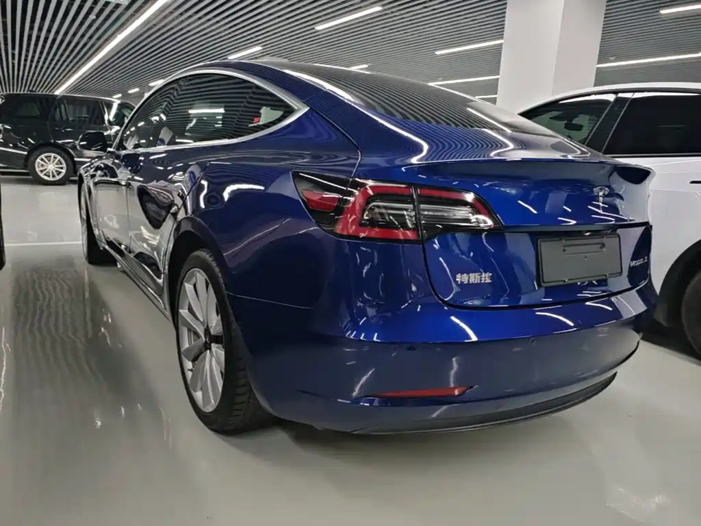 Tesla Model 3 — миниатюра 5