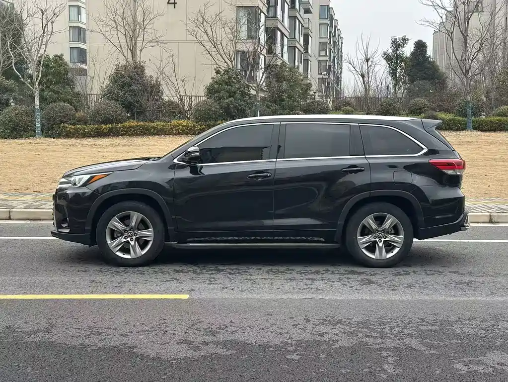 TOYOTA HIGHLANDER