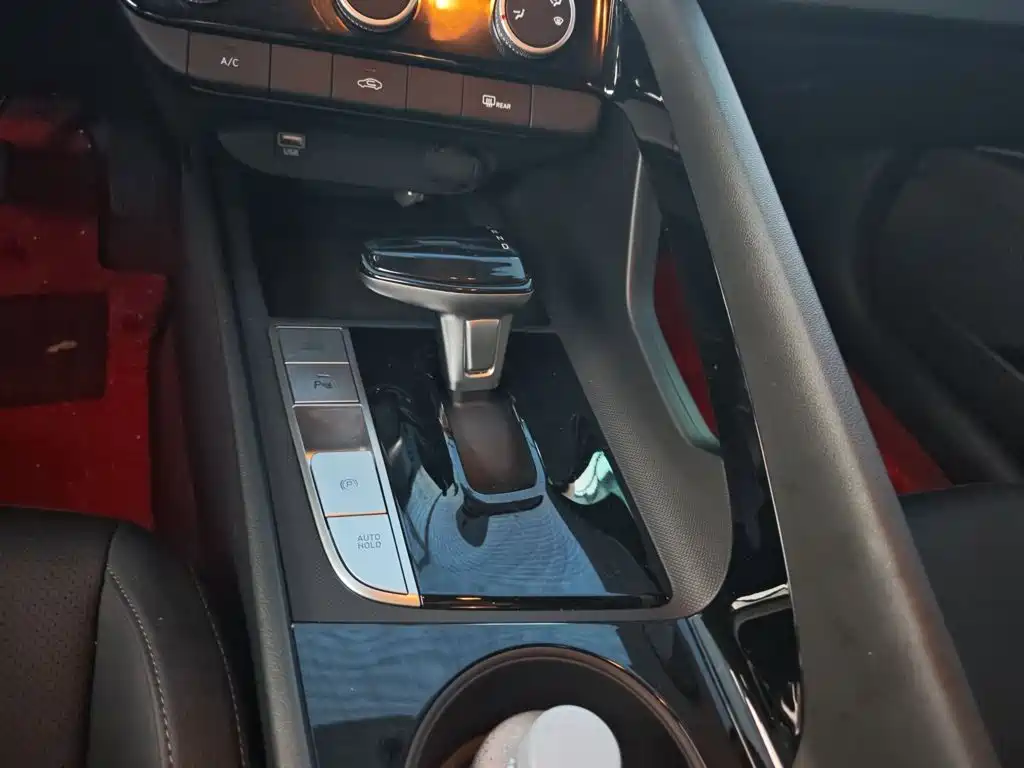 Hyundai Elantra — миниатюра 9