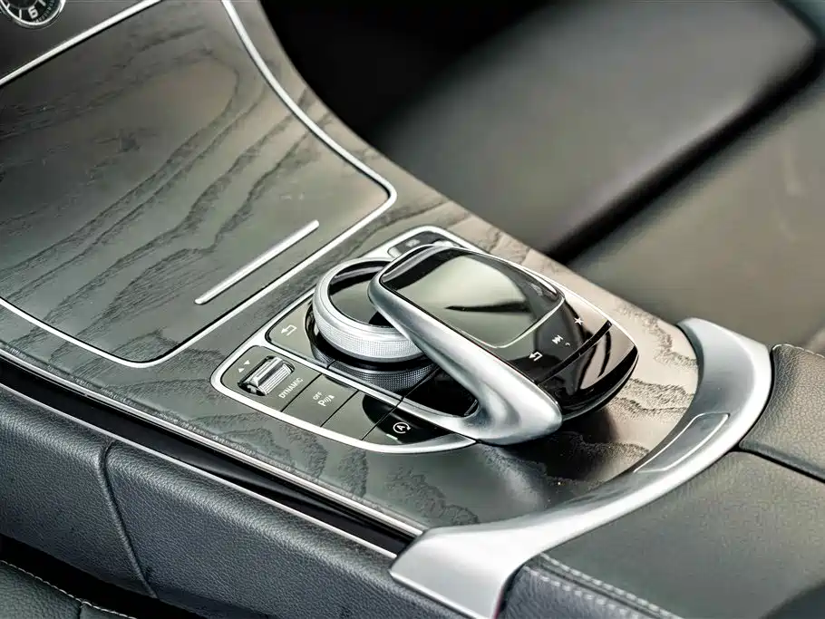 Mercedes-Benz C-Class — миниатюра 11