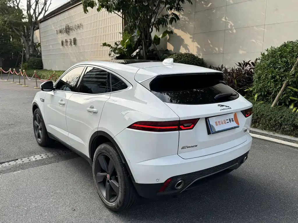 Jaguar E-PACE — миниатюра 6