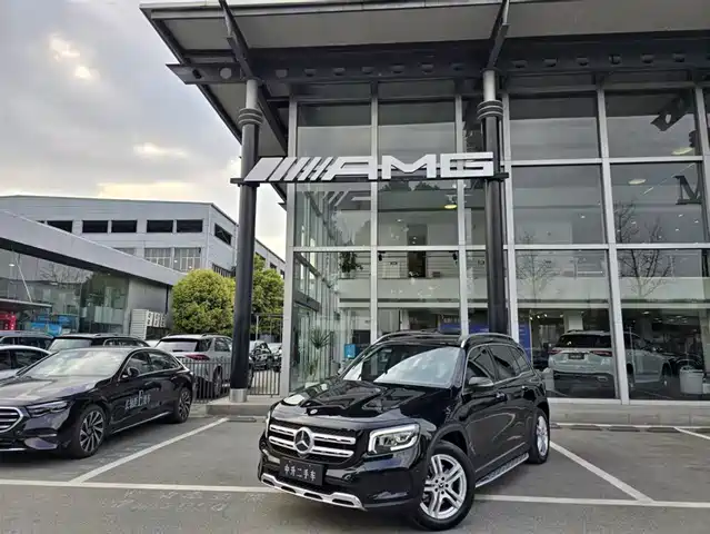 MERCEDES-BENZ GLB