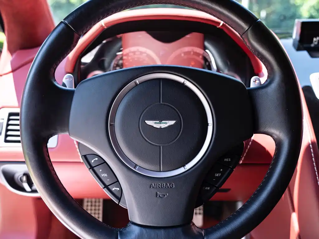 Aston Martin Rapide — миниатюра 9
