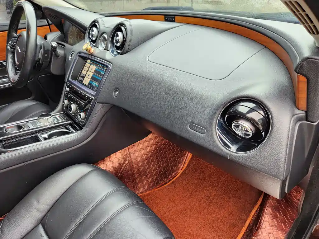 Jaguar XJ — миниатюра 8
