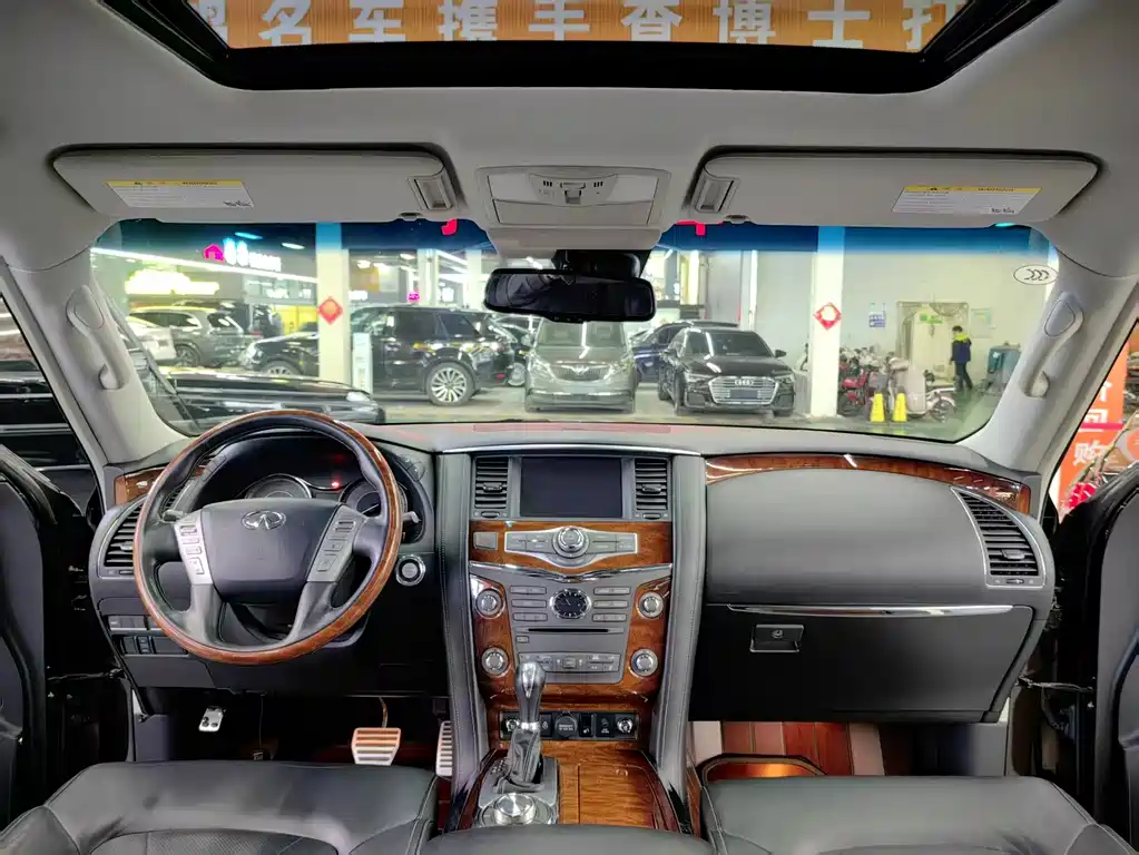 Infiniti QX80 2016 5.6L 4WD