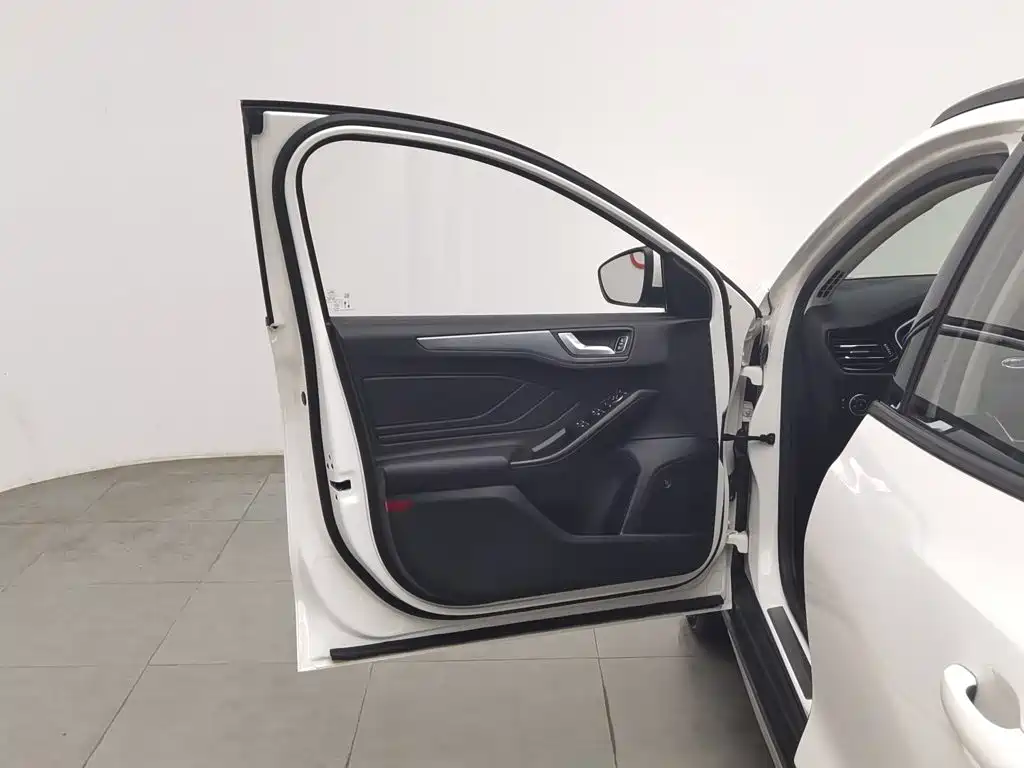 Ford Focus Active — миниатюра 8