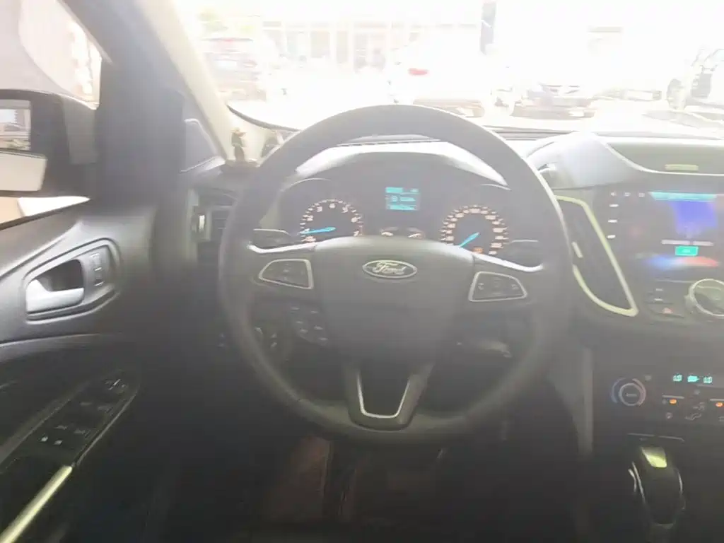 Ford Kuga — миниатюра 17