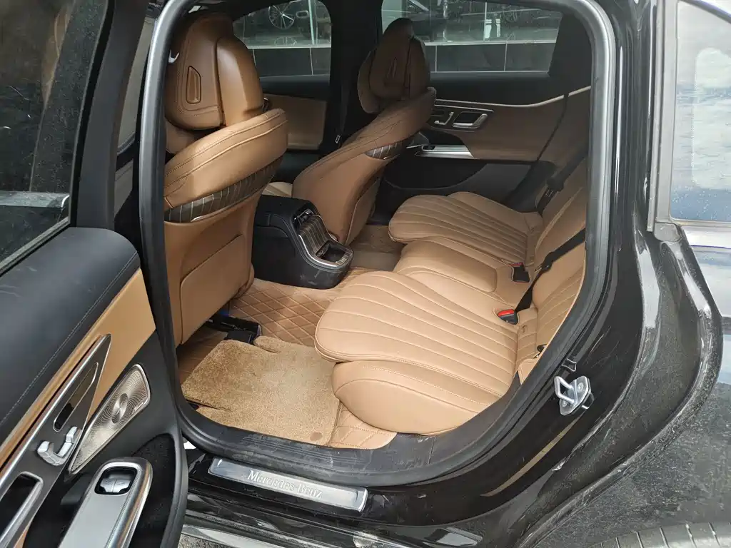 Mercedes-Benz E-Class — миниатюра 6