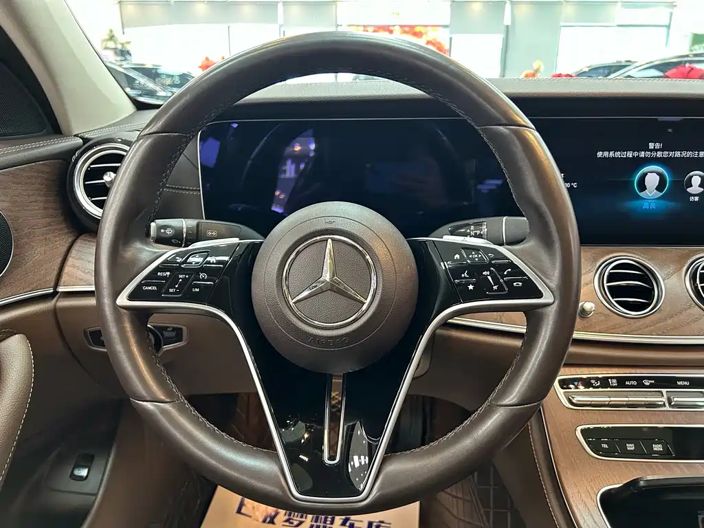 Mercedes-Benz E-Class — миниатюра 8