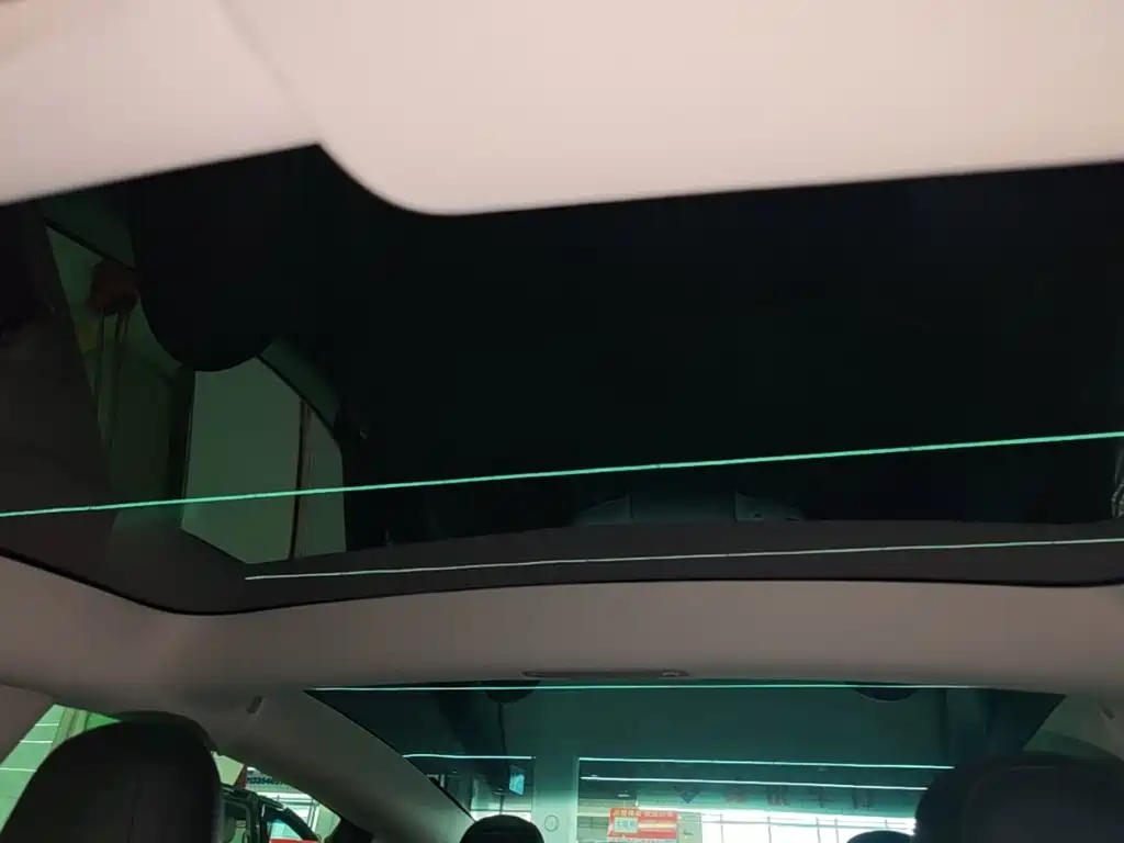 Tesla Model 3 — миниатюра 18