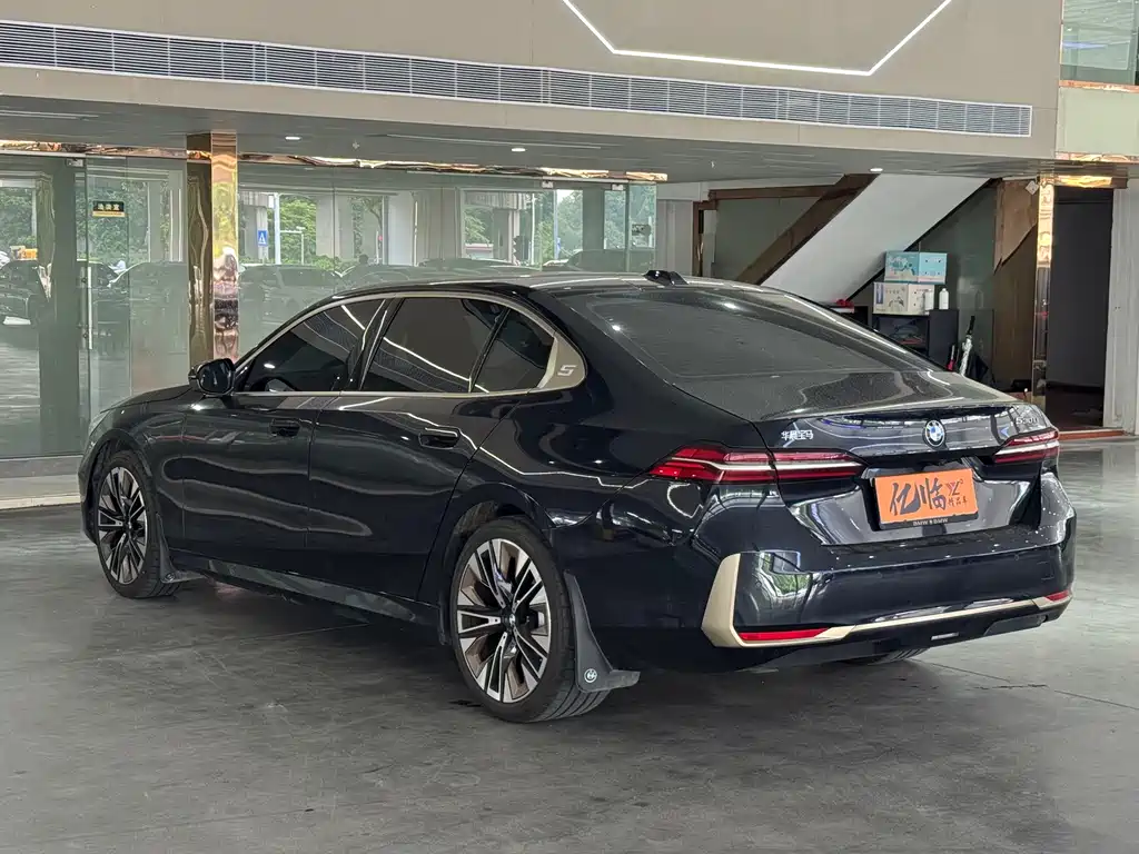 BMW 5 Series — миниатюра 3