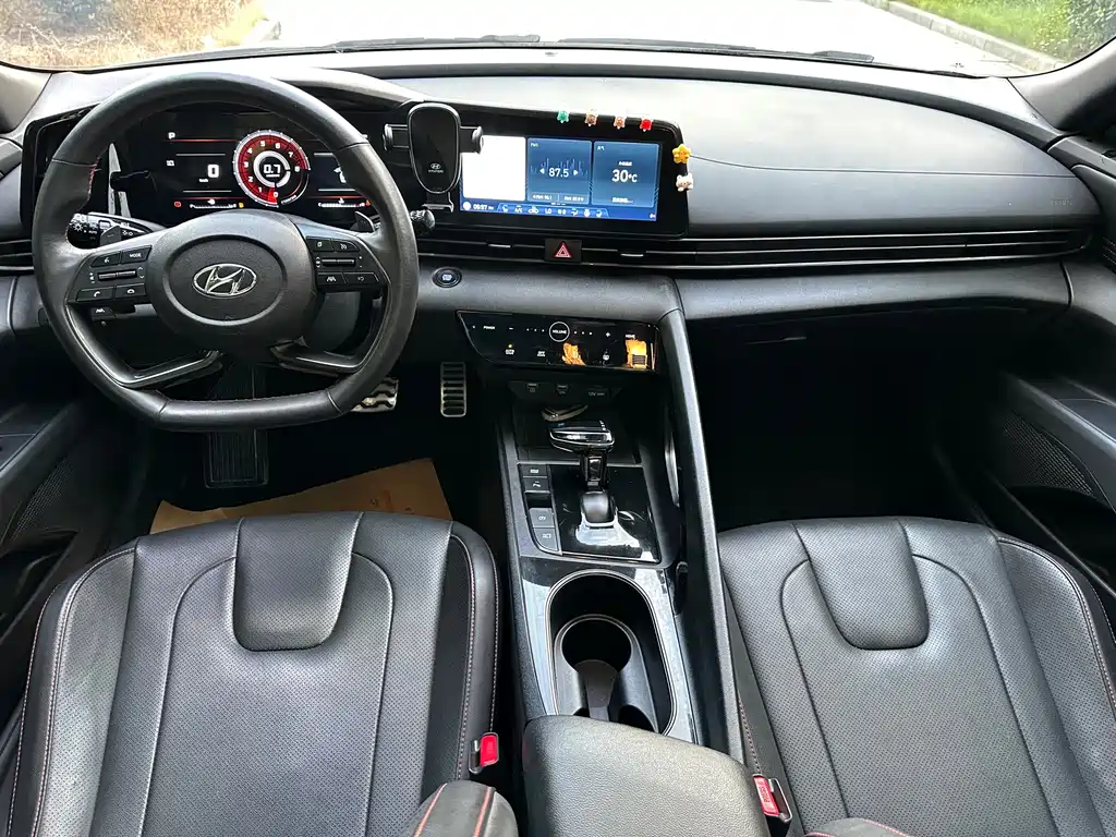 Hyundai Elantra — миниатюра 4