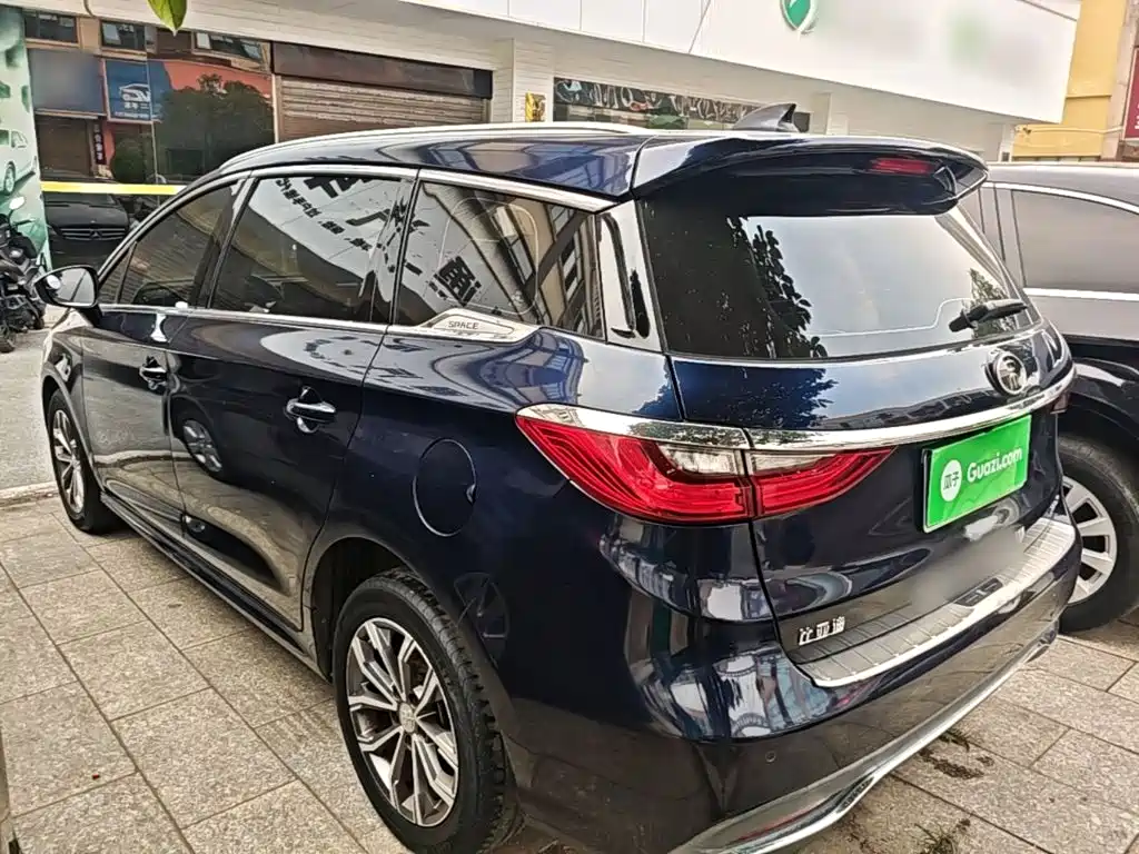 BYD MAX — миниатюра 5