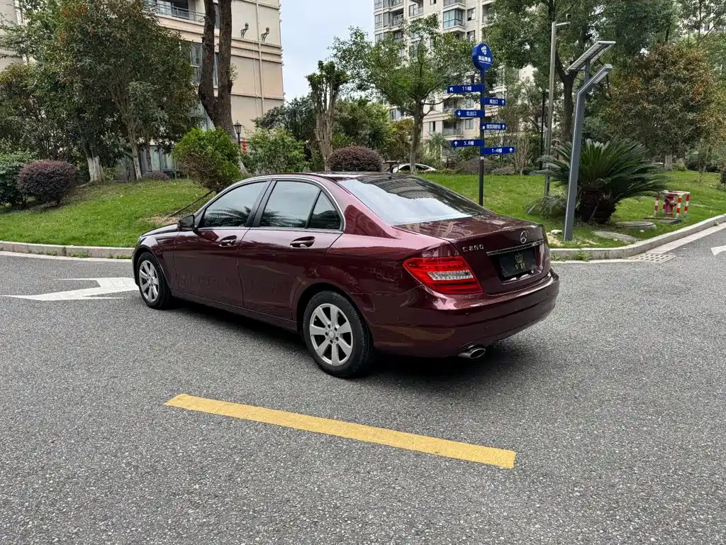 Mercedes-Benz C-Class — миниатюра 4