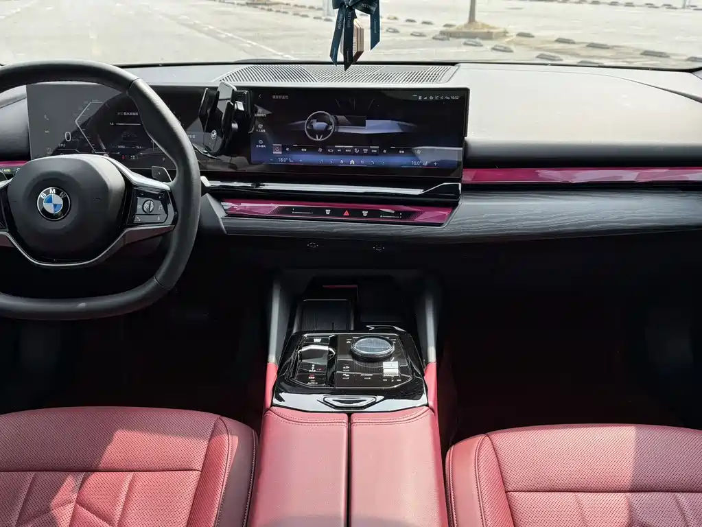 BMW 5 Series — миниатюра 14