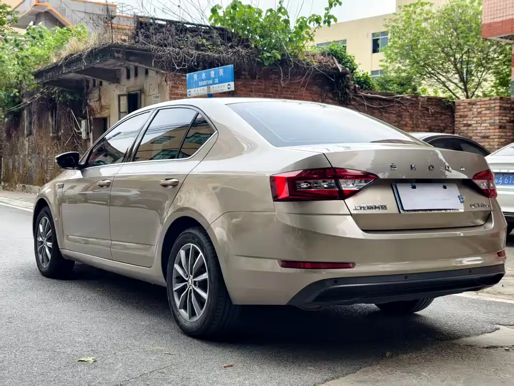 Skoda Octavia - фото 6