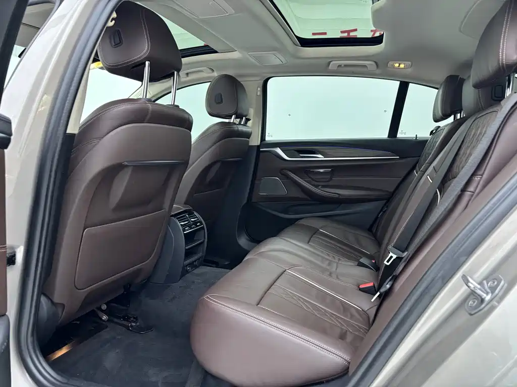 BMW 5 Series New Energy — миниатюра 15