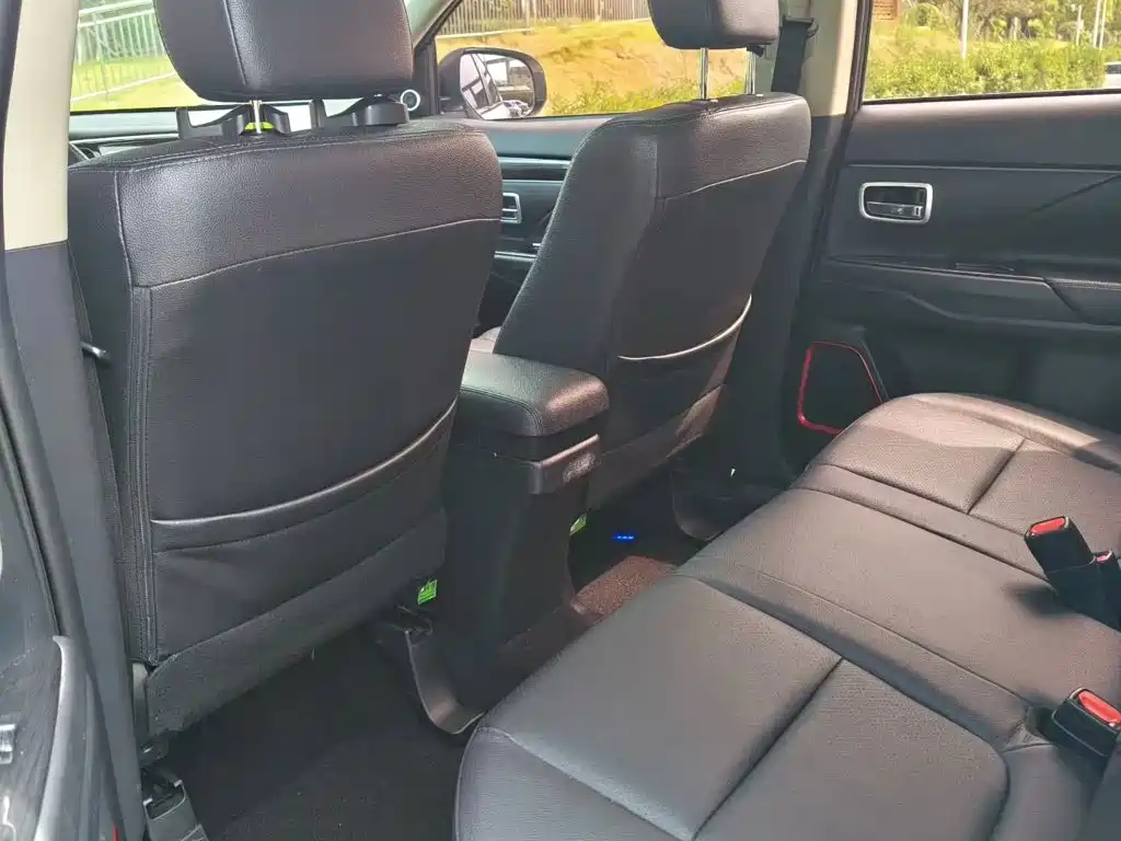 Mitsubishi Outlander — миниатюра 5