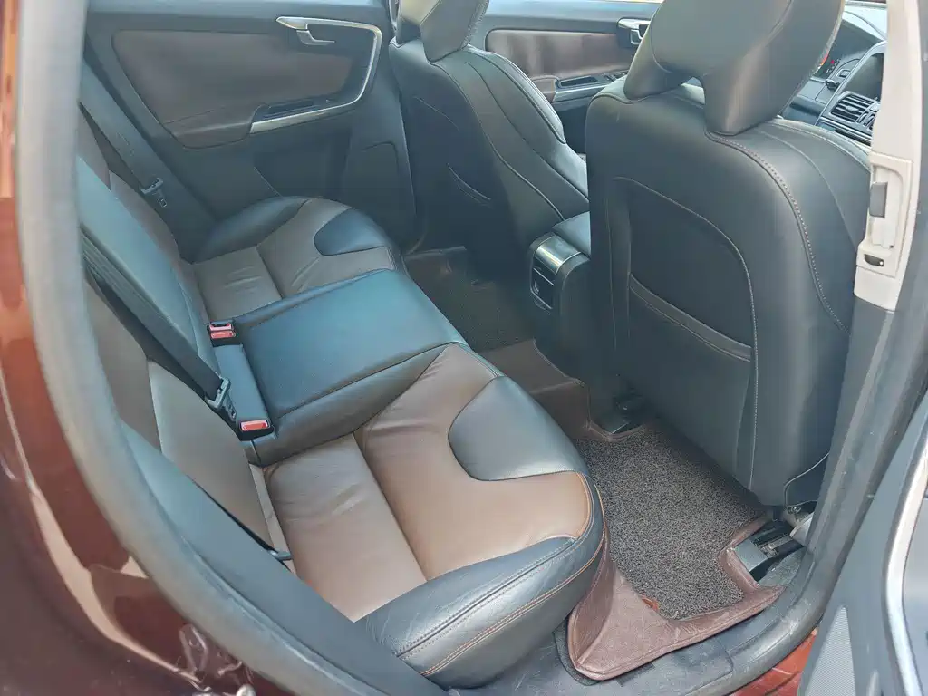 Volvo XC60 — миниатюра 10