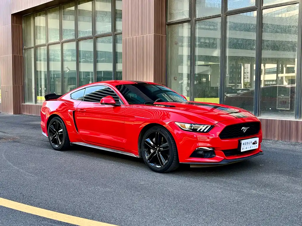 FORD MUSTANG