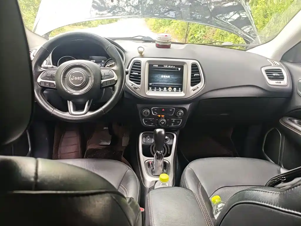 Jeep Compass — миниатюра 10