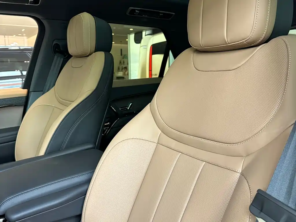 Land Rover Range Rover Sport 2026 400PS Dynamic SE