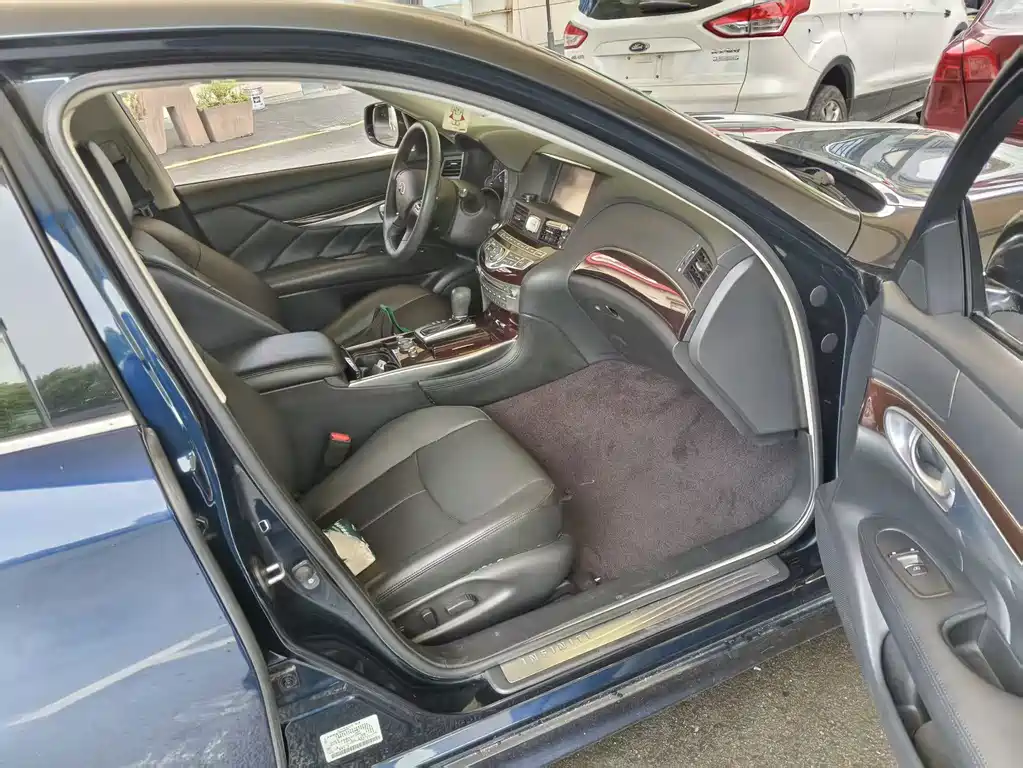Infiniti Q70 — миниатюра 8
