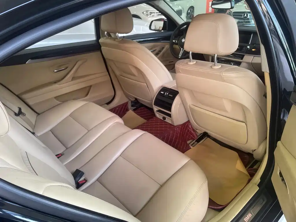 BMW 5 Series — миниатюра 3