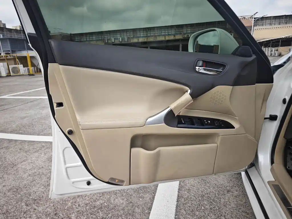 Lexus IS — миниатюра 8