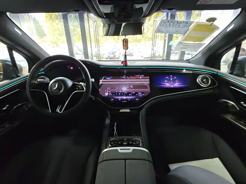 Mercedes-Benz EQS SUV — миниатюра 12