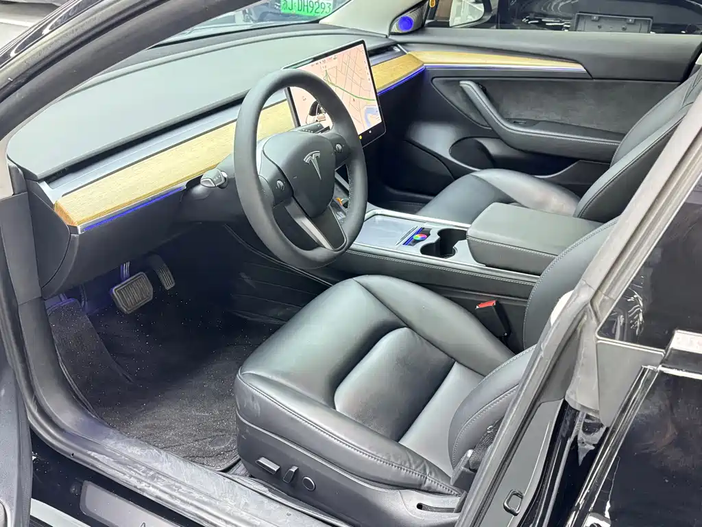 Tesla Model 3 — миниатюра 4