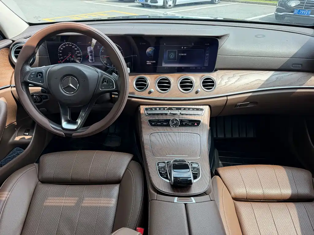 Mercedes-Benz E-Class — миниатюра 13
