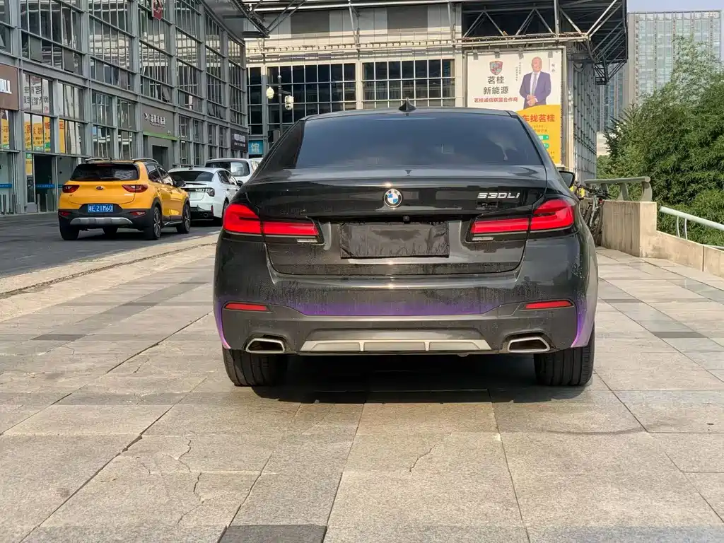 BMW 5 Series — миниатюра 5