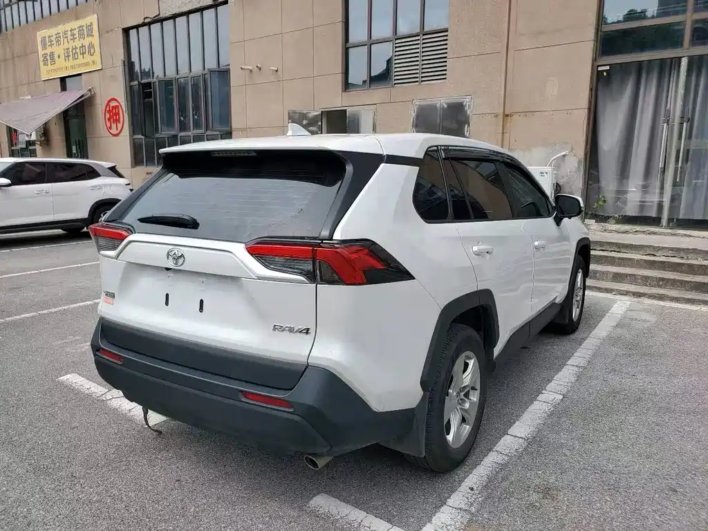 Toyota RAV4 — миниатюра 2