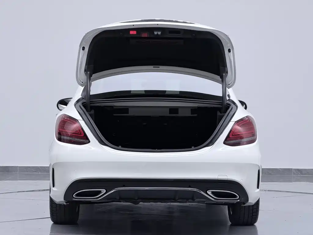 Mercedes-Benz C-Class — миниатюра 13