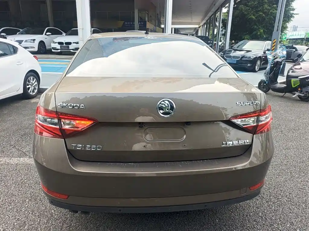 Skoda Superb — миниатюра 6