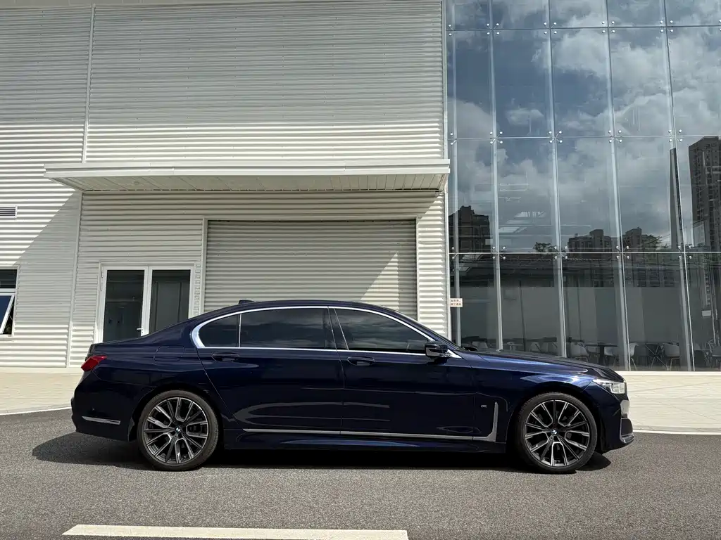 BMW 7 Series — миниатюра 4
