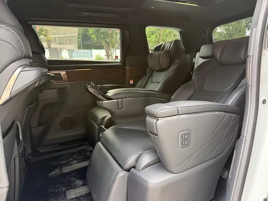 Toyota Vellfire — миниатюра 4