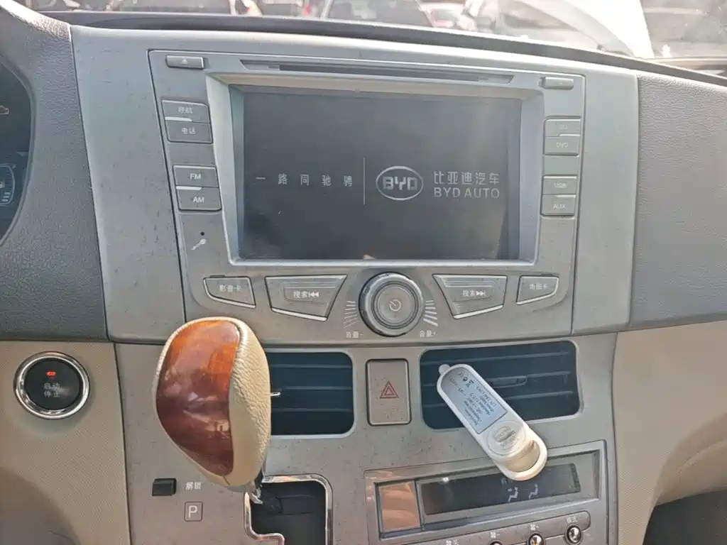 BYD M6 — миниатюра 13