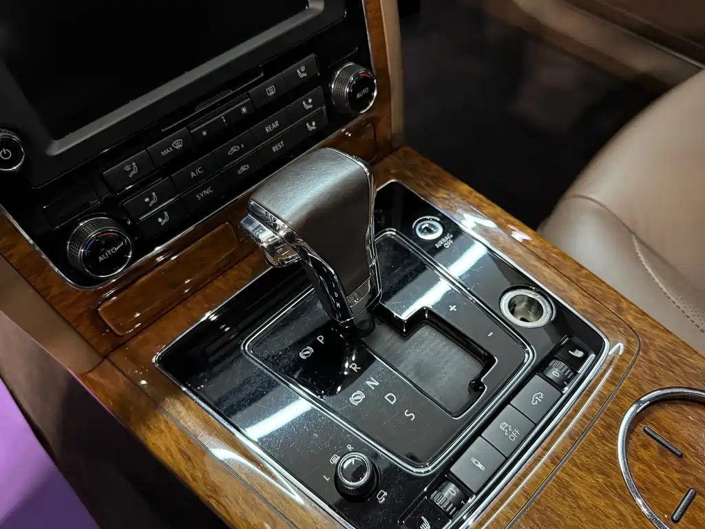 Volkswagen Phaeton — миниатюра 6