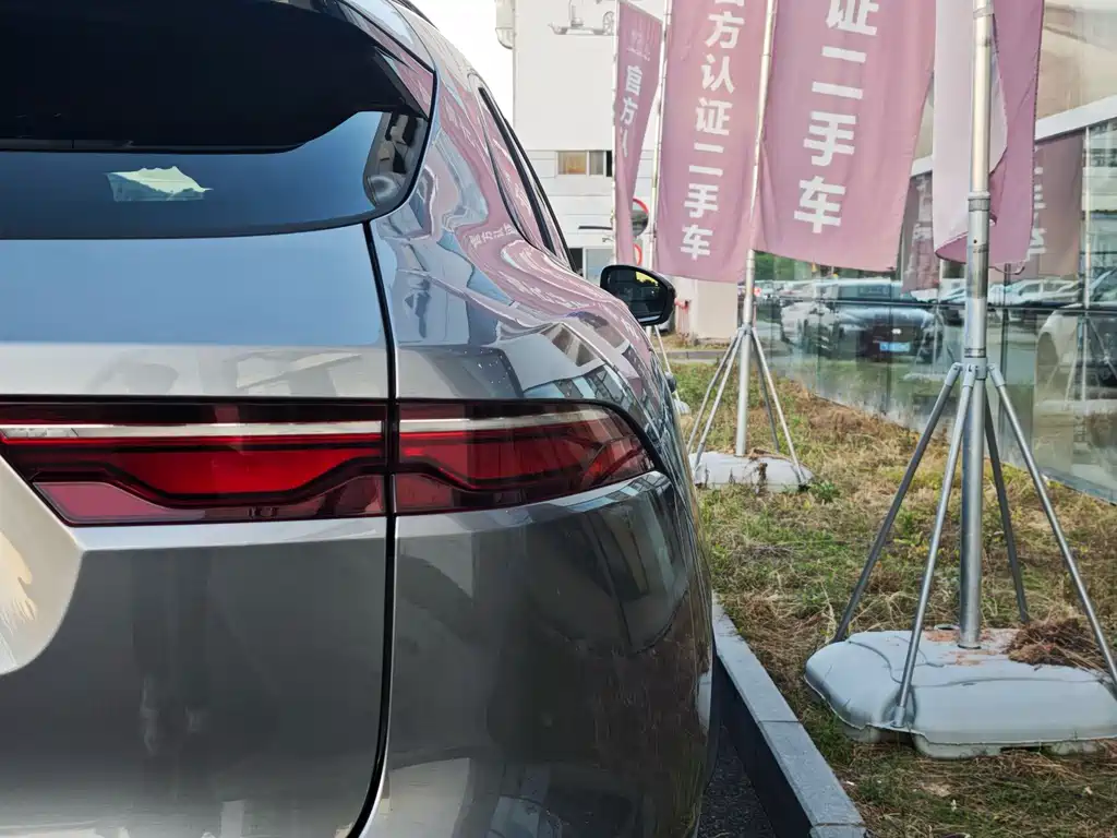Jaguar F-PACE — миниатюра 11
