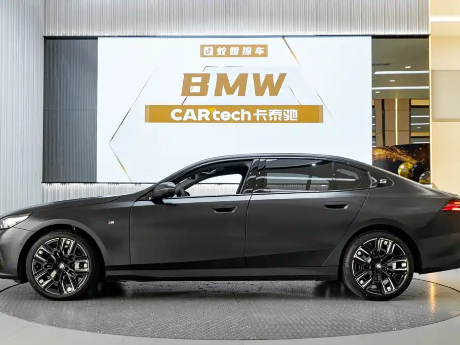 BMW 5 Series — миниатюра 3