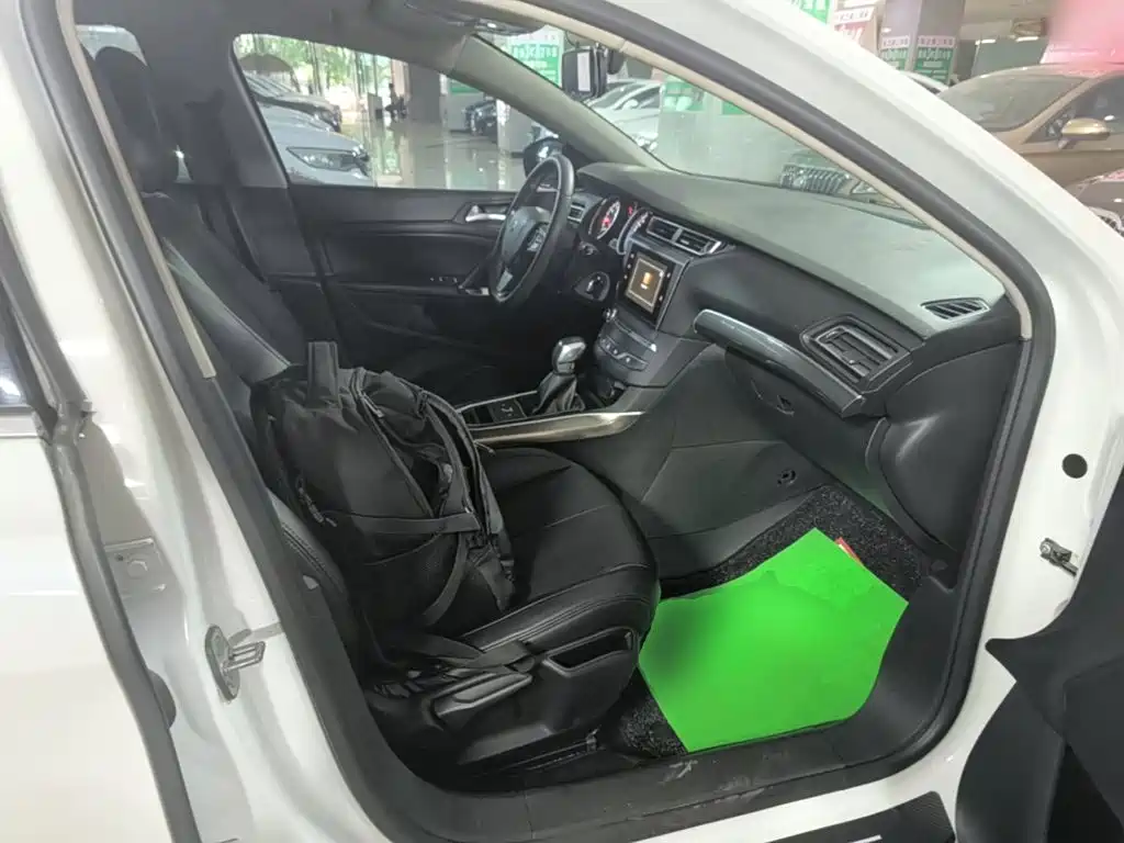 Peugeot 408 — миниатюра 25