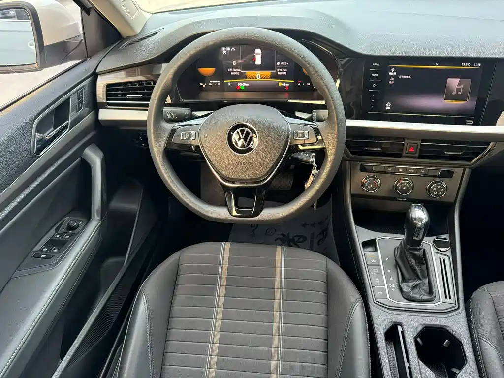 Volkswagen Lavida — миниатюра 5